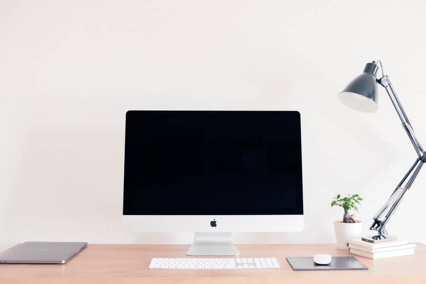 8 Minimalist Desk Setup Ideas for Home Office [2026 Update]