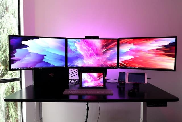 Three Monitors Setup, What Depth Should A Gaming Desk Be For