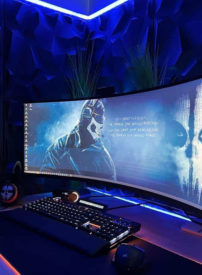 Curved monitor and blue light