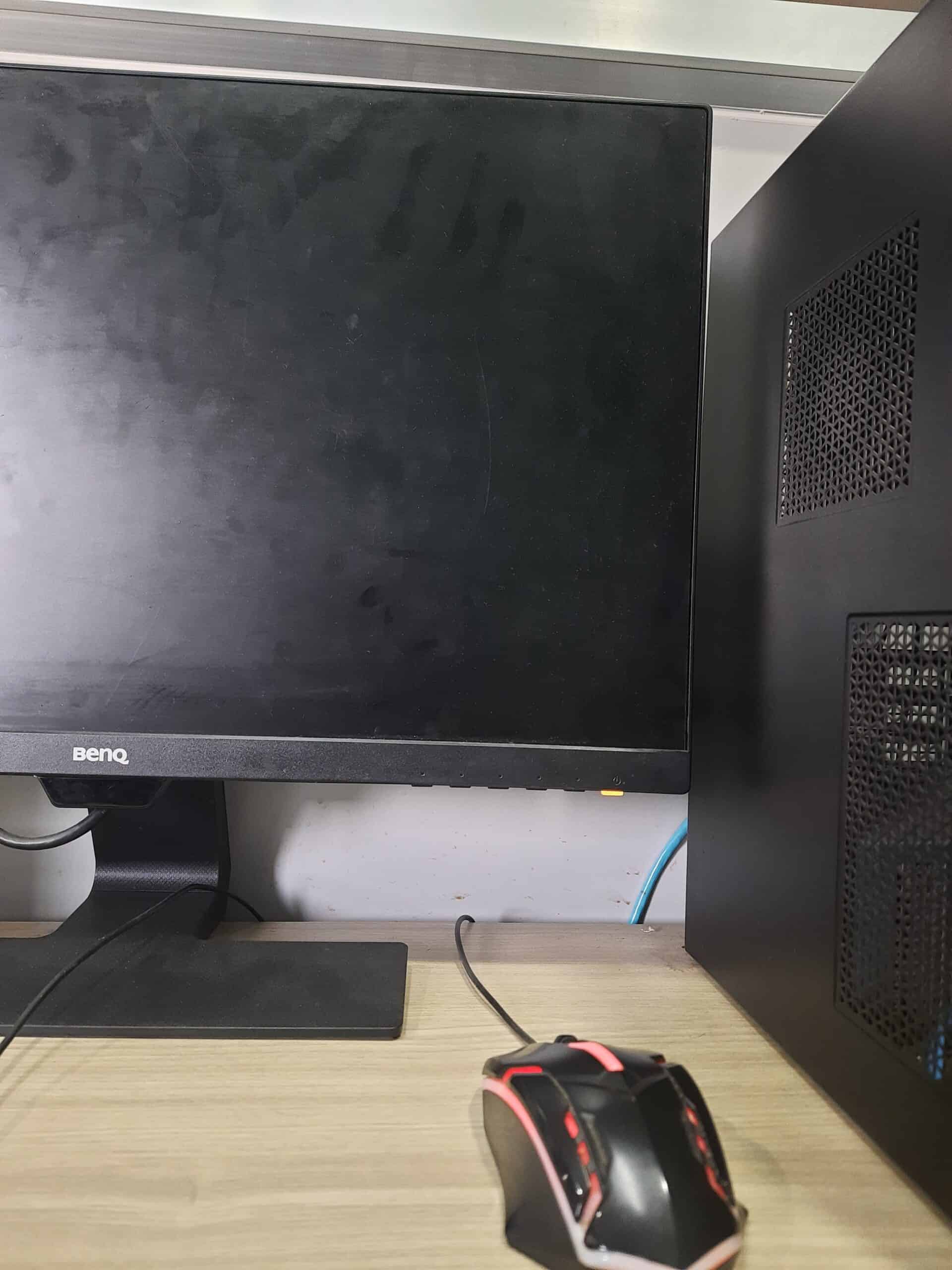 PC Turns On But No Display: Here's How To Fix - The Nature Hero